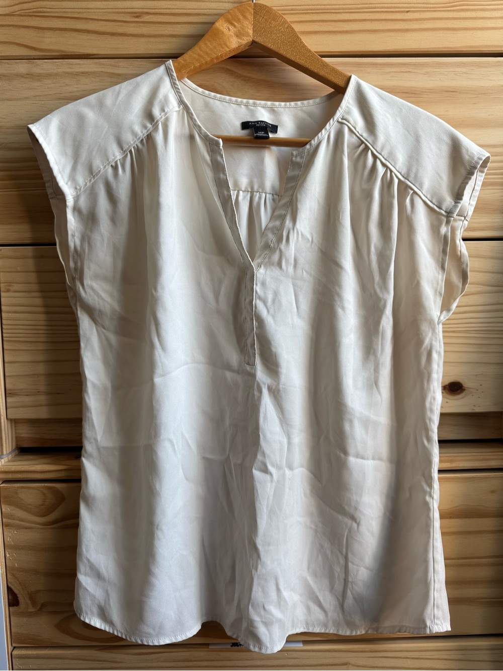 Ann Taylor Cream Cap Sleeve V-Neck Blouse Sleeveless Tank Office Professional